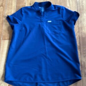 Figs maternity top M